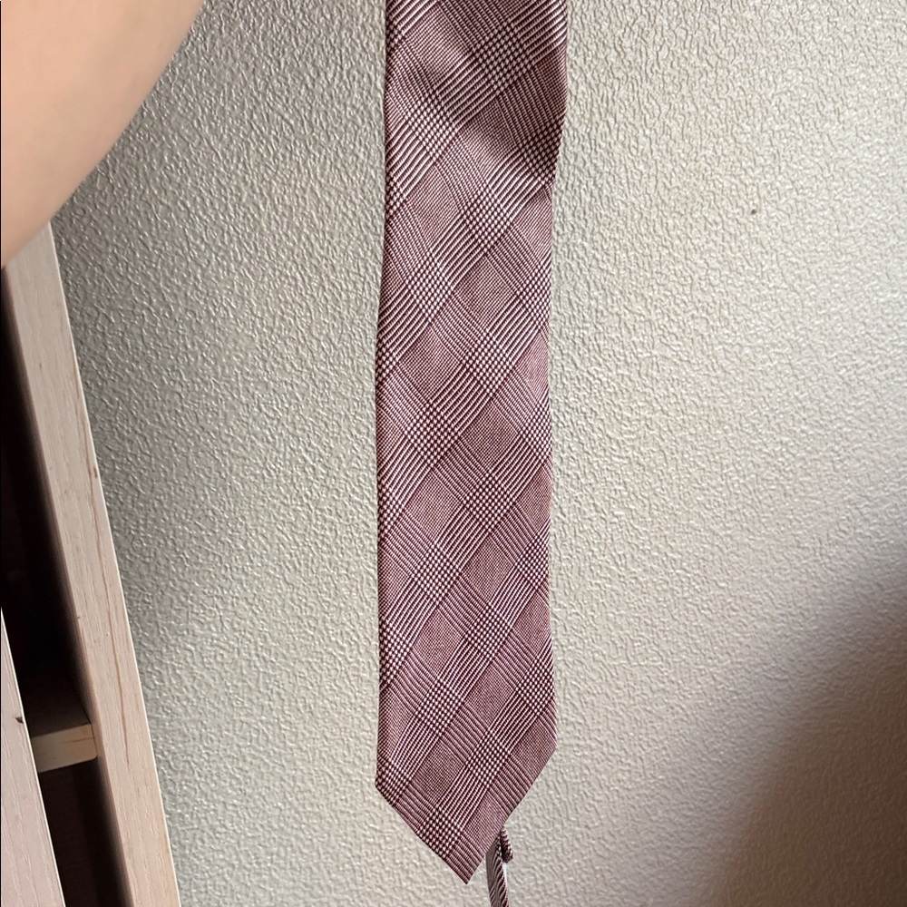 Elegant Silk Plaid Men's Tie